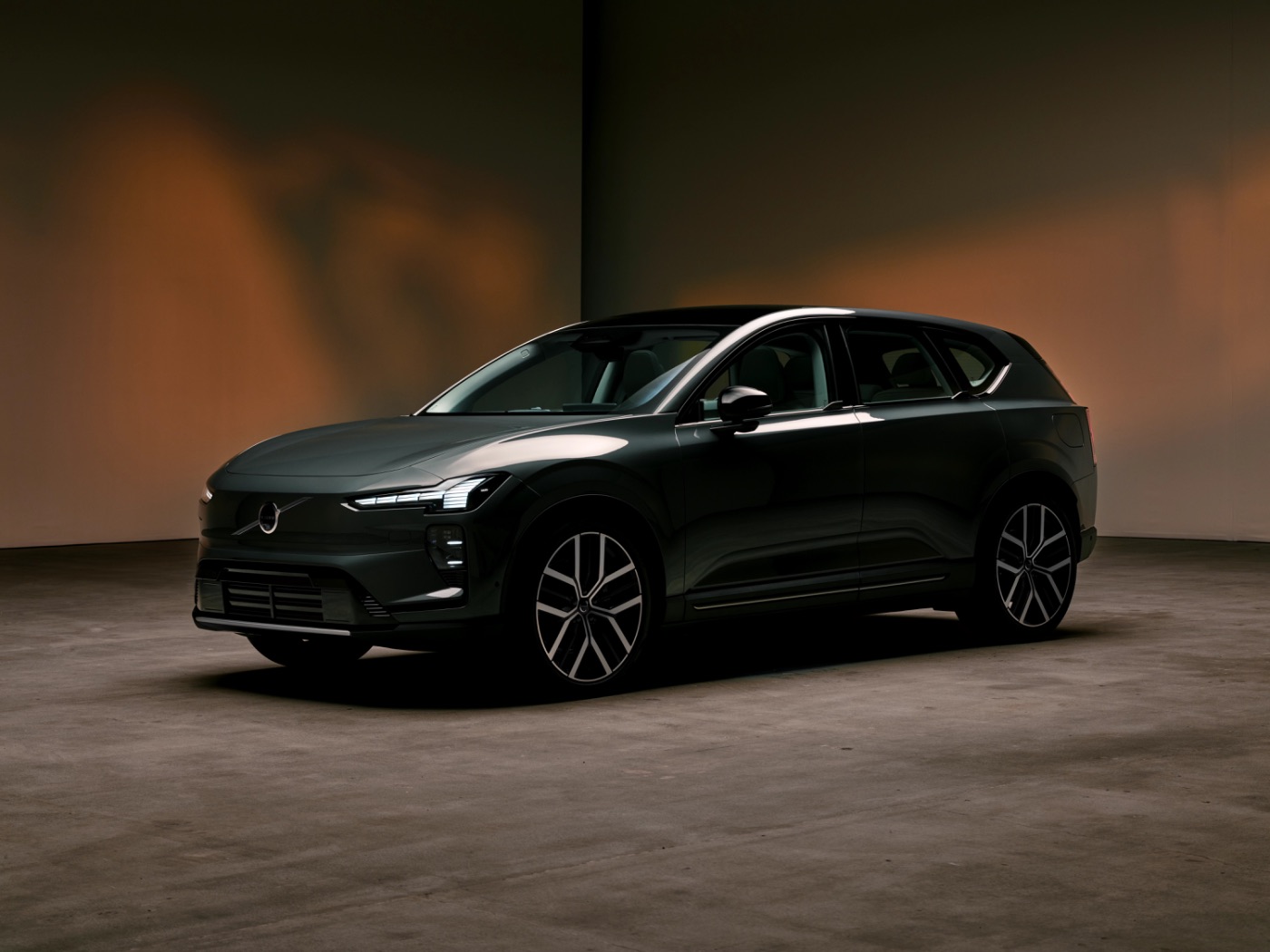 Volvo predstavlja novi EX60: električni SUV s do 810 km dosega