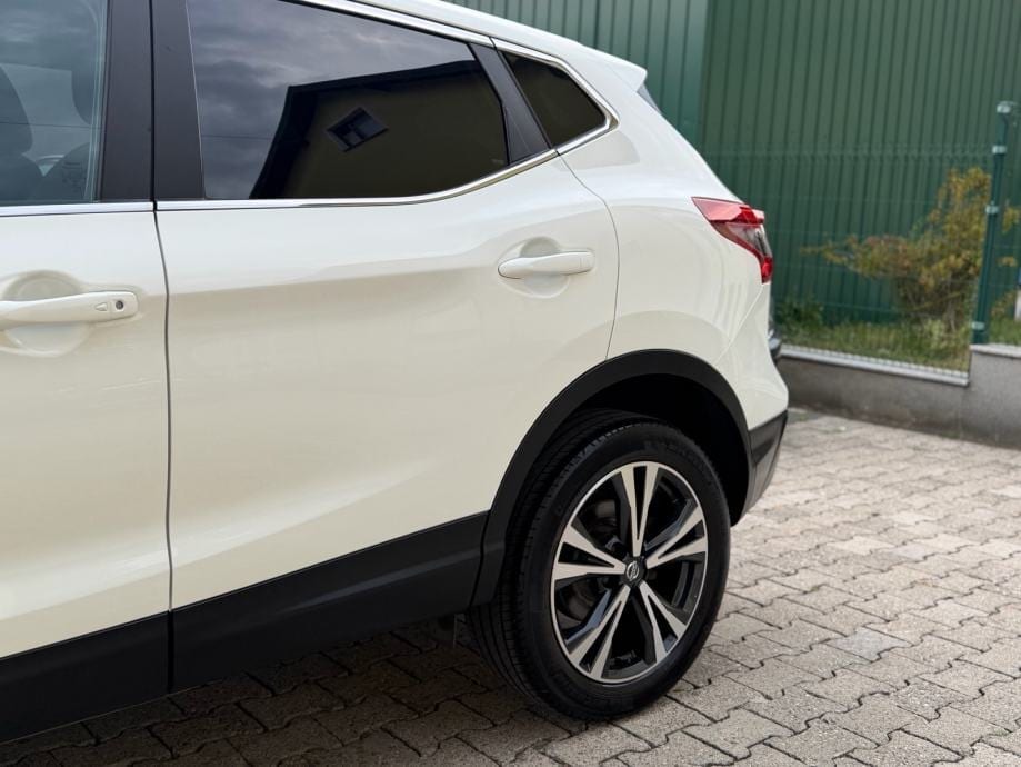 Nissan Qashqai 1,6 dCi Automatik, N-Connecta, Servisna, Kamere 360° - 16