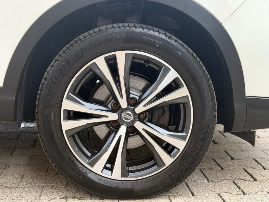 Nissan Qashqai 1,6 dCi Automatik, N-Connecta, Servisna, Kamere 360° - 18