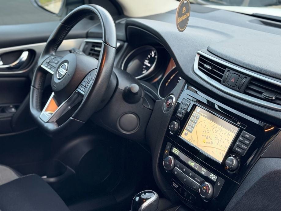 Nissan Qashqai 1,6 dCi Automatik, N-Connecta, Servisna, Kamere 360° - 22