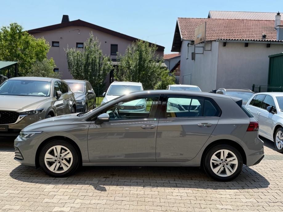VW Golf 8 2,0 TDI, Life, ACC, Lane Asist, Kamera, Ambient, Servisna, 2022 god. - 8