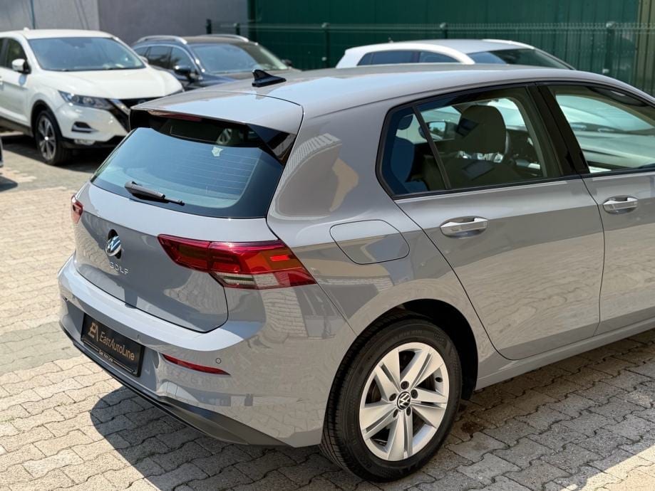 VW Golf 8 2,0 TDI, Life, ACC, Lane Asist, Kamera, Ambient, Servisna, 2022 god. - 16