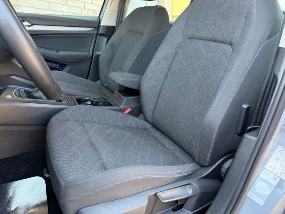 VW Golf 8 2,0 TDI, Life, ACC, Lane Asist, Kamera, Ambient, Servisna, 2022 god. - 19