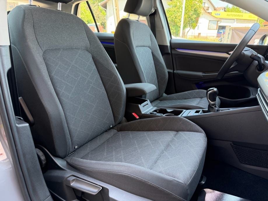 VW Golf 8 2,0 TDI, Life, ACC, Lane Asist, Kamera, Ambient, Servisna, 2022 god. - 20