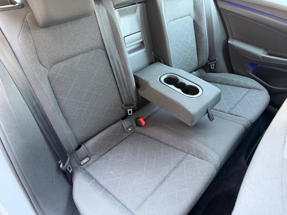 VW Golf 8 2,0 TDI, Life, ACC, Lane Asist, Kamera, Ambient, Servisna, 2022 god. - 24