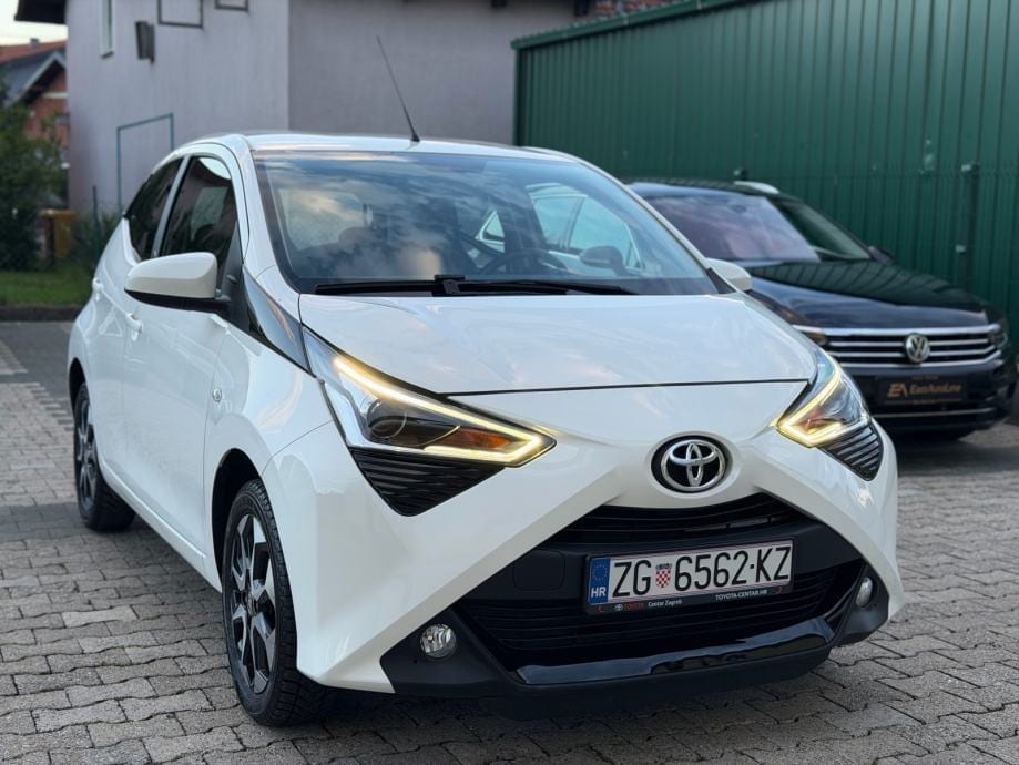 Toyota Aygo 1,0 Team Deutschland, Kamera, Klima, 2021 god. - 4