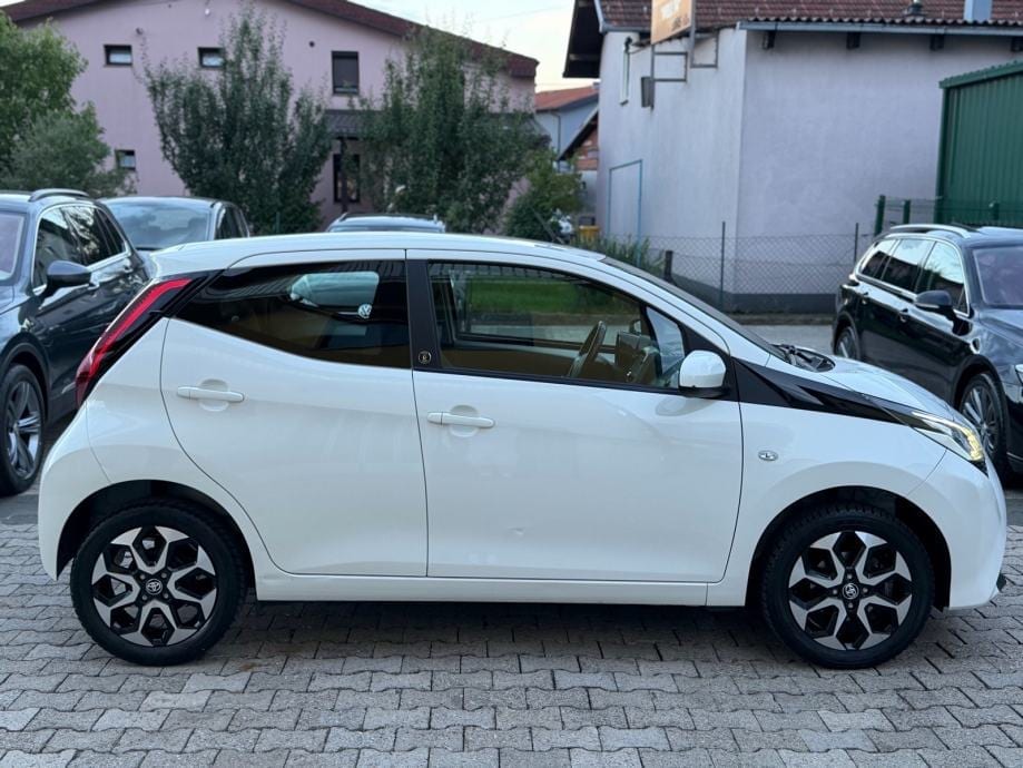 Toyota Aygo 1,0 Team Deutschland, Kamera, Klima, 2021 god. - 7