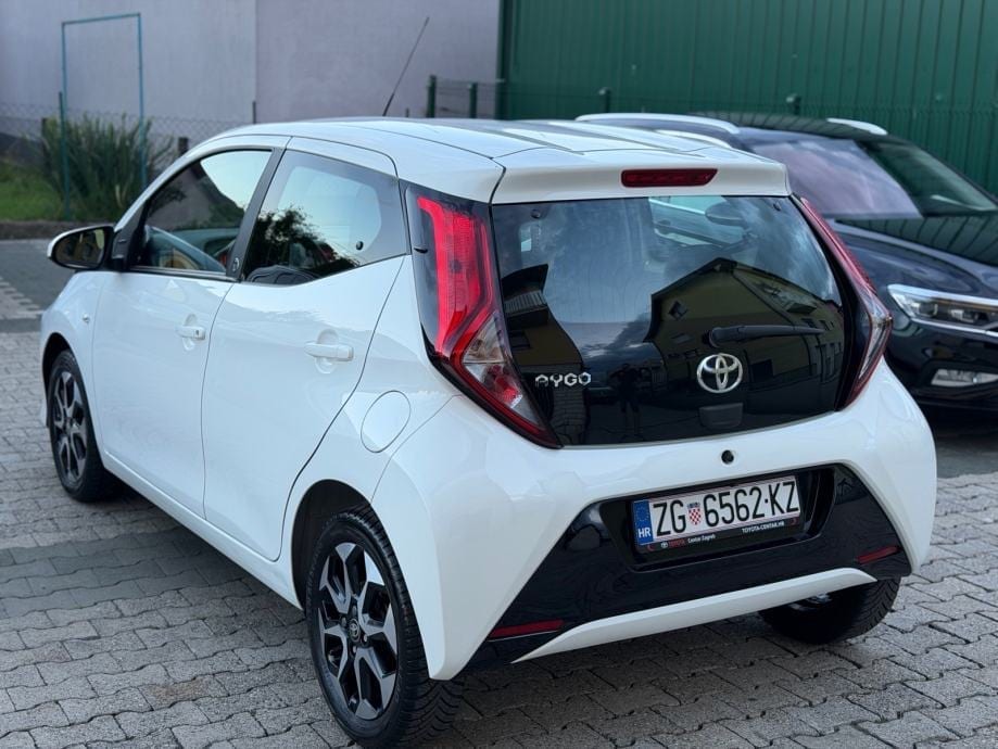 Toyota Aygo 1,0 Team Deutschland, Kamera, Klima, 2021 god. - 8