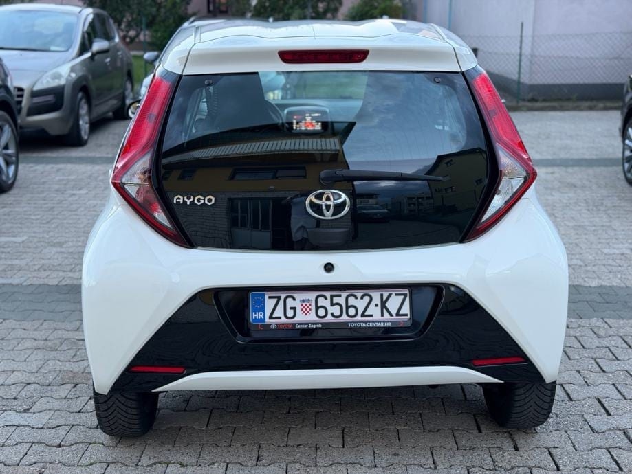 Toyota Aygo 1,0 Team Deutschland, Kamera, Klima, 2021 god. - 9