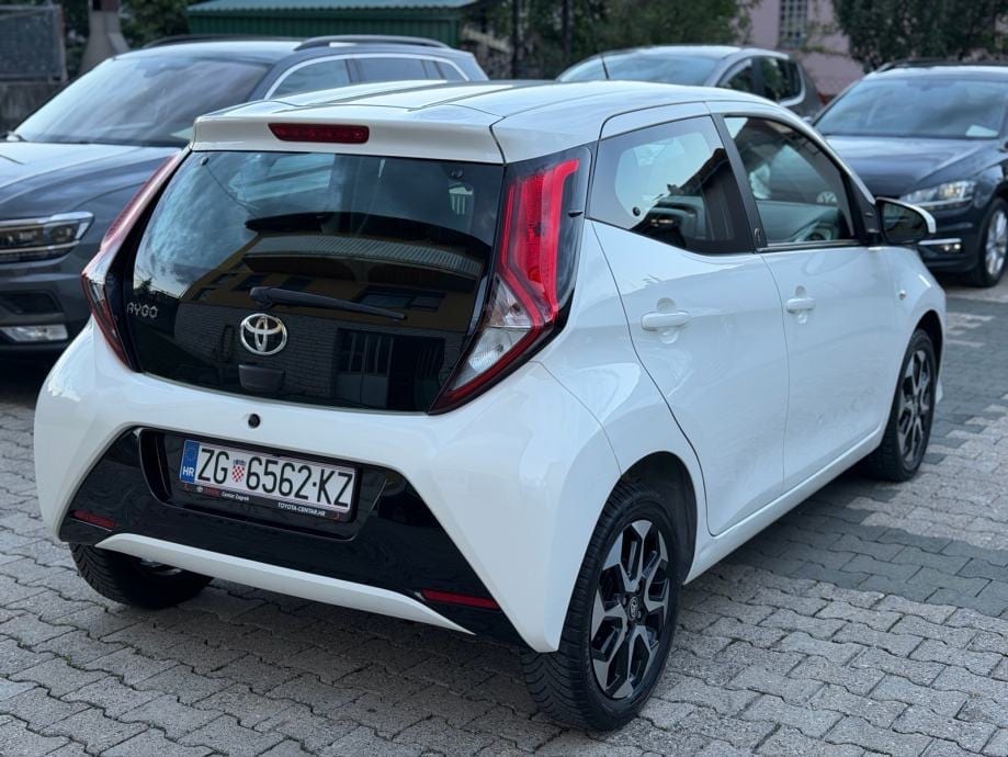 Toyota Aygo 1,0 Team Deutschland, Kamera, Klima, 2021 god. - 10