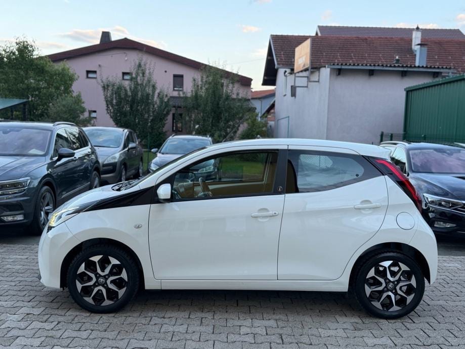 Toyota Aygo 1,0 Team Deutschland, Kamera, Klima, 2021 god. - 11