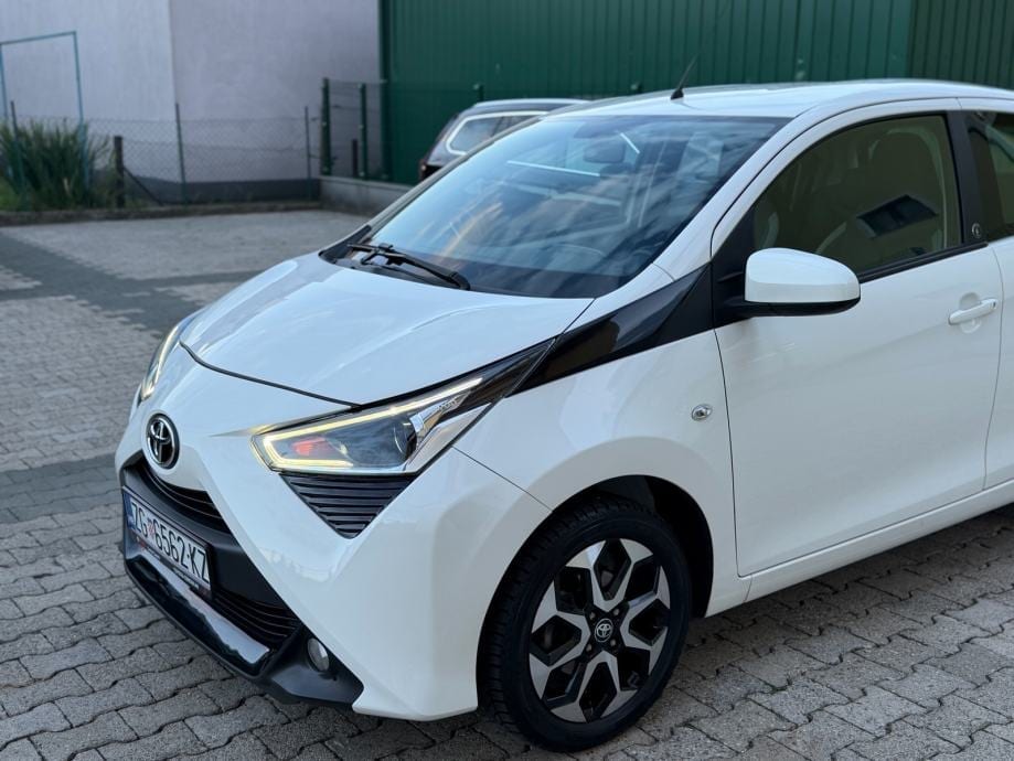Toyota Aygo 1,0 Team Deutschland, Kamera, Klima, 2021 god. - 12