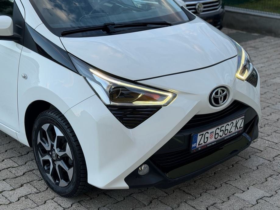 Toyota Aygo 1,0 Team Deutschland, Kamera, Klima, 2021 god. - 13