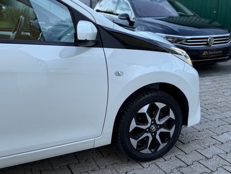 Toyota Aygo 1,0 Team Deutschland, Kamera, Klima, 2021 god. - 15