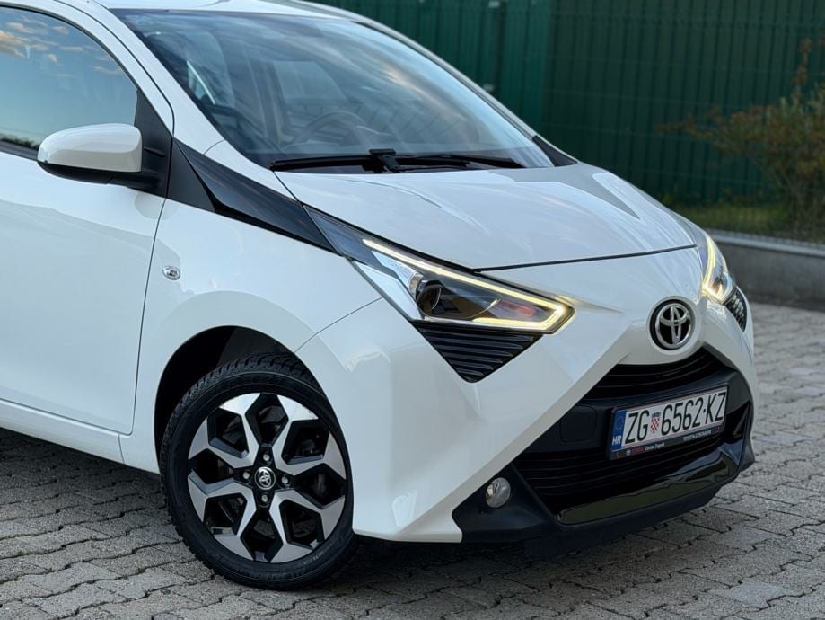 Toyota Aygo 1,0 Team Deutschland, Kamera, Klima, 2021 god. - 16