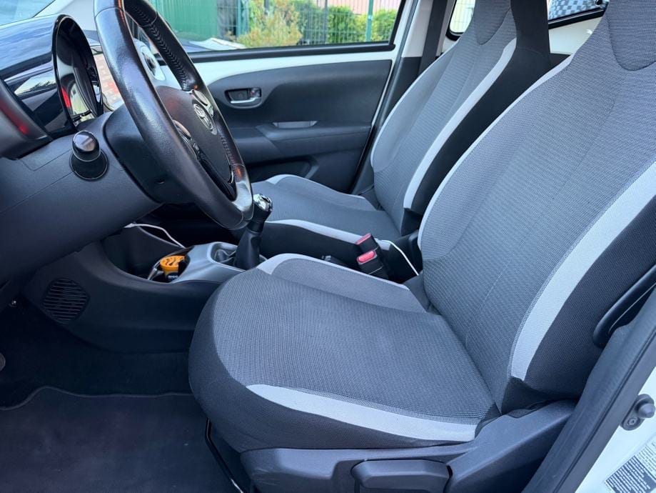 Toyota Aygo 1,0 Team Deutschland, Kamera, Klima, 2021 god. - 20