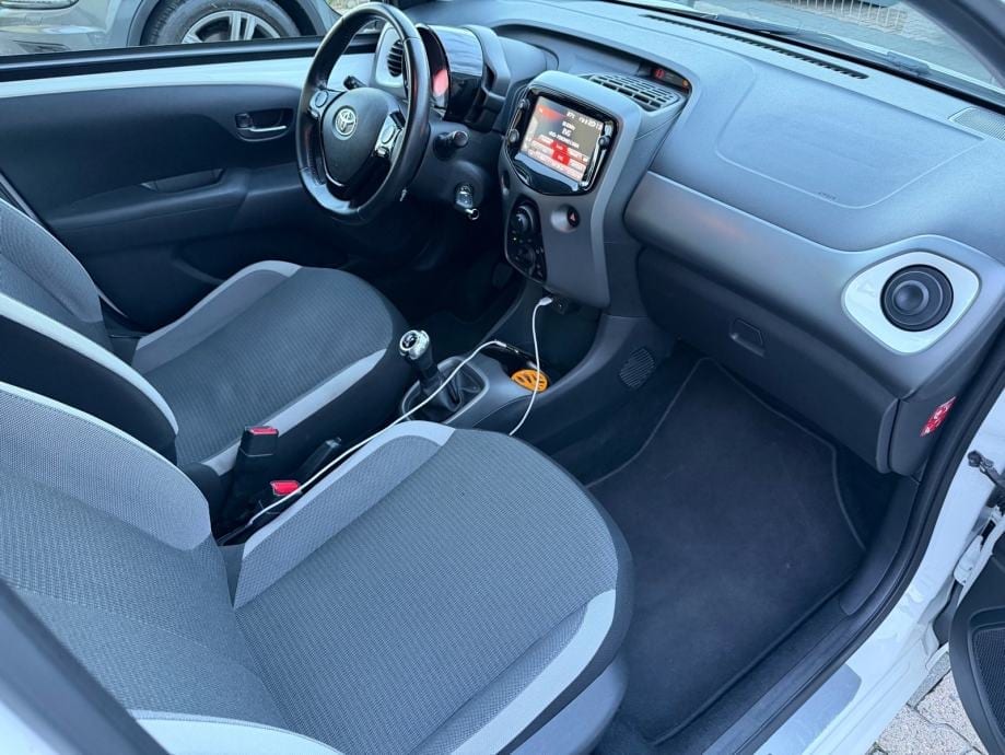 Toyota Aygo 1,0 Team Deutschland, Kamera, Klima, 2021 god. - 22
