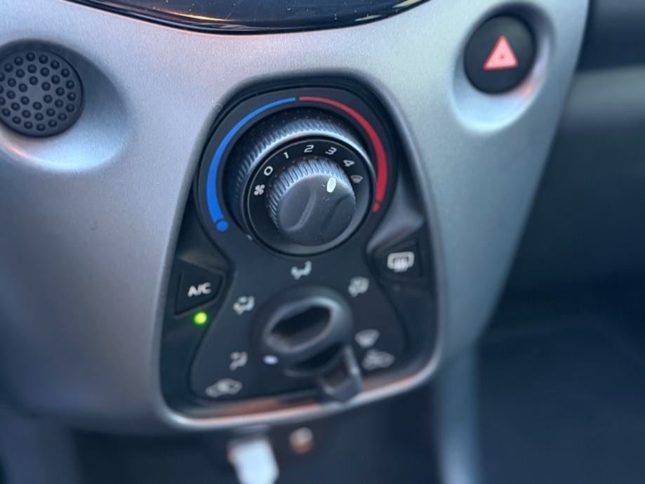 Toyota Aygo 1,0 Team Deutschland, Kamera, Klima, 2021 god. - 29
