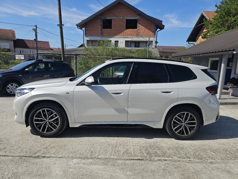 BMW X1 sDrive18i M-Sport*5/2025 g.*14000km*Garancija 4 godine*, 2025 god. - 5