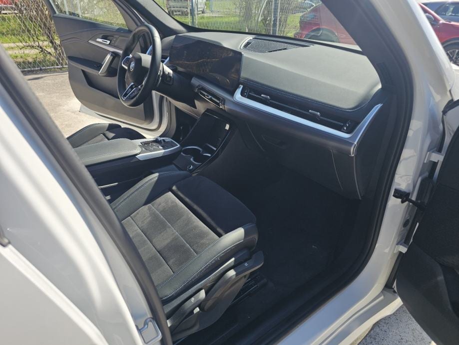 BMW X1 sDrive18i M-Sport*5/2025 g.*14000km*Garancija 4 godine*, 2025 god. - 15