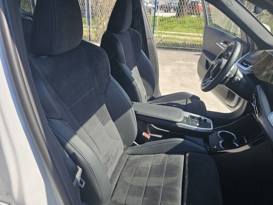 BMW X1 sDrive18i M-Sport*5/2025 g.*14000km*Garancija 4 godine*, 2025 god. - 16