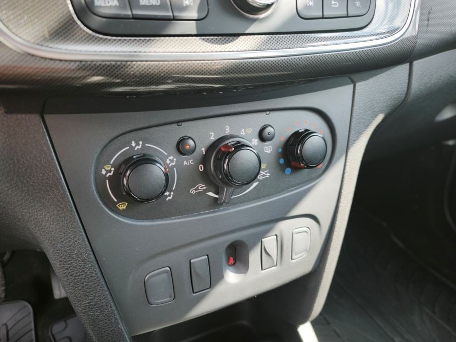 Dacia Sandero 1,5 dci 95ks**GARANCIJA**NIJE UVOZ**KLIMA**, 2021 god. - 19