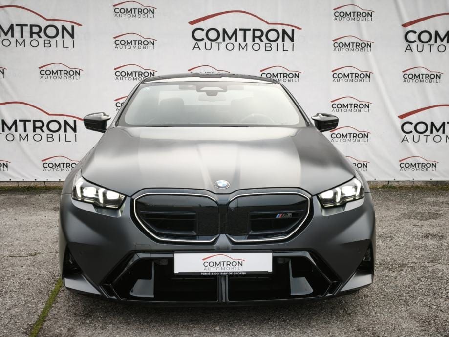 BMW M5 ULTIMATE PAKET*KERAMIČKE KOČNICE**INDIVIDUAL**FROZEN DEEP GREY*, 2024 god. - 2