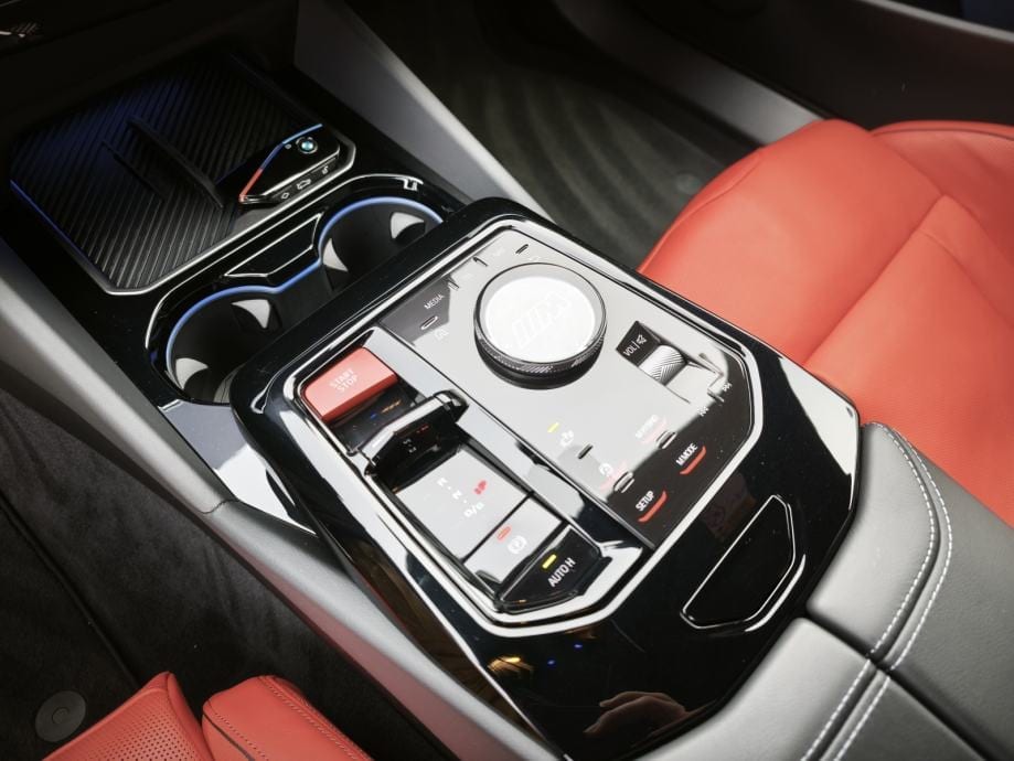 BMW M5 ULTIMATE PAKET*KERAMIČKE KOČNICE**INDIVIDUAL**FROZEN DEEP GREY*, 2024 god. - 25