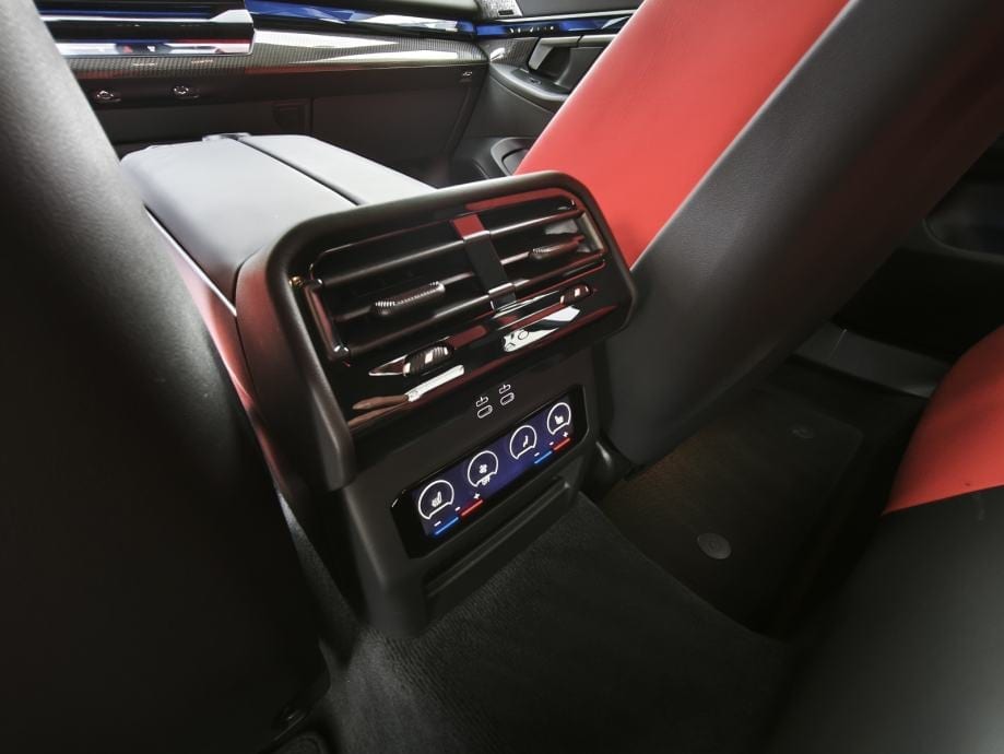 BMW M5 ULTIMATE PAKET*KERAMIČKE KOČNICE**INDIVIDUAL**FROZEN DEEP GREY*, 2024 god. - 27
