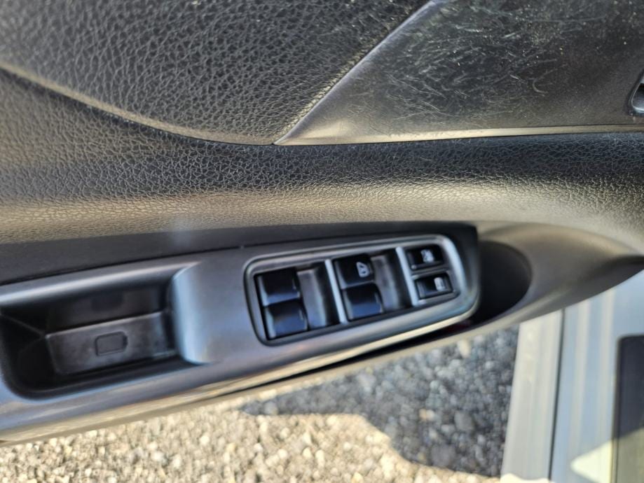 Subaru Impreza 2,0 D AWD KLIMA,XENON SVJETLA - 12