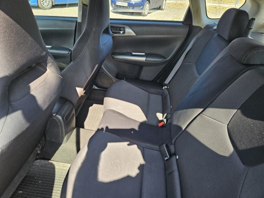 Subaru Impreza 2,0 D AWD KLIMA,XENON SVJETLA - 18