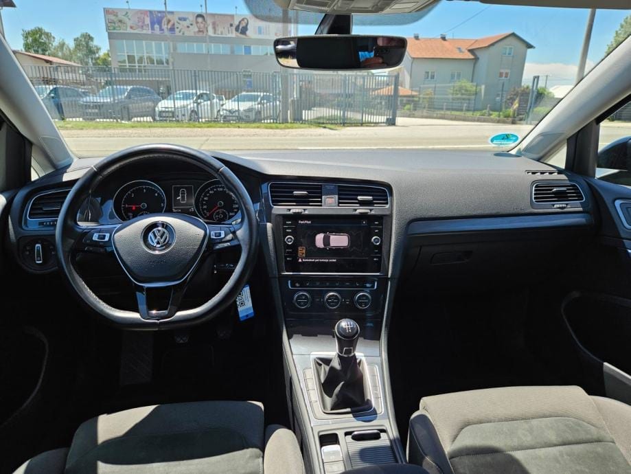 VW Golf 7 1,6 TDI HIGHLINE,NAVIGACIJA,PDC,GR.SJEDALA,AUTOMATSKA KLIMA, 2019 god. - 23