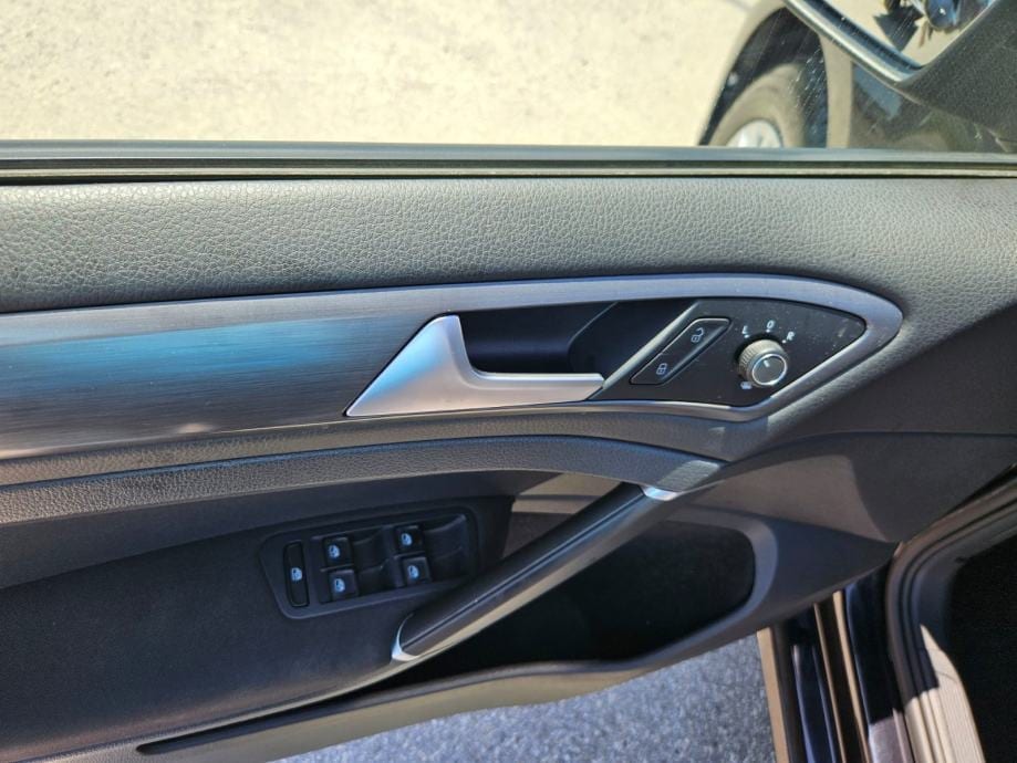 VW Golf 7 1,6 TDI HIGHLINE,NAVIGACIJA,PDC,GR.SJEDALA,AUTOMATSKA KLIMA, 2019 god. - 24