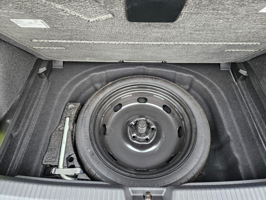 VW Golf 8 2,0 TDI ACTIVE,NAVI,PDC,ACC,AMBIENT LIGHT,GR.SJEDIŠTA,MFV..., 2022 god. - 18
