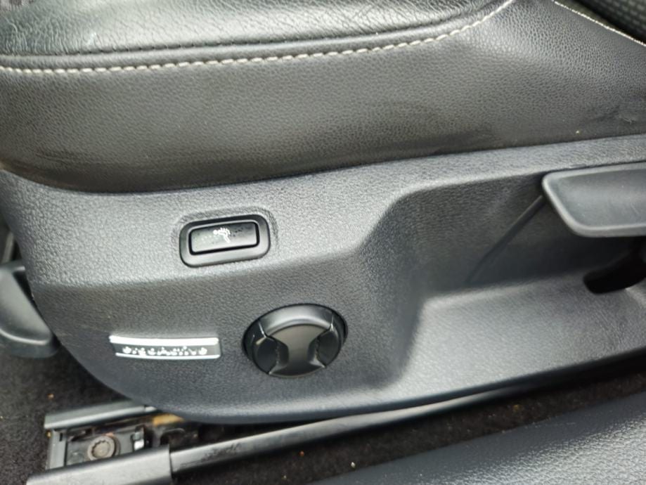 VW Golf 7 1,6 TDI DSG,COMFORTLINE,NAVI,PDC,PARK PILOT,MFV,SPOR.SJEDALA, 2015 god. - 18