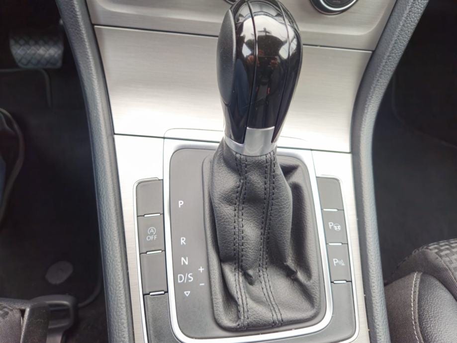VW Golf 7 1,6 TDI DSG,COMFORTLINE,NAVI,PDC,PARK PILOT,MFV,SPOR.SJEDALA, 2015 god. - 16