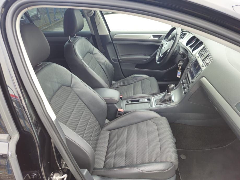 VW Golf 7 1,6 TDI DSG,COMFORTLINE,NAVI,PDC,PARK PILOT,MFV,SPOR.SJEDALA, 2015 god. - 19