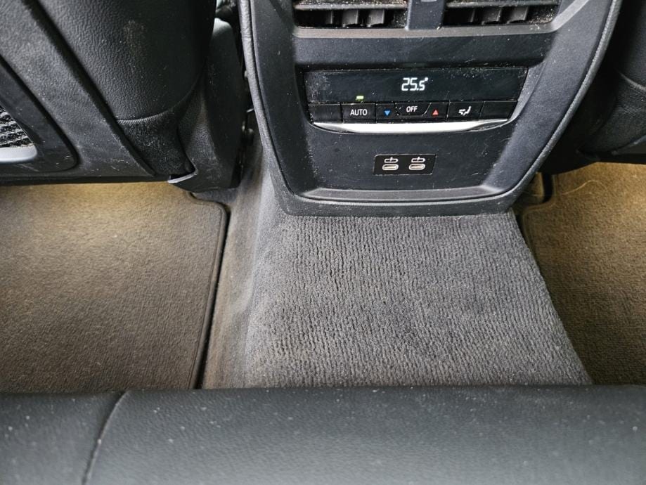 BMW 318D Touring, AUTOMATIK,HEAD UP,VIRTUAL KOKPIT,NAVI,KAMERA,PDC,.., 2023 god. - 24