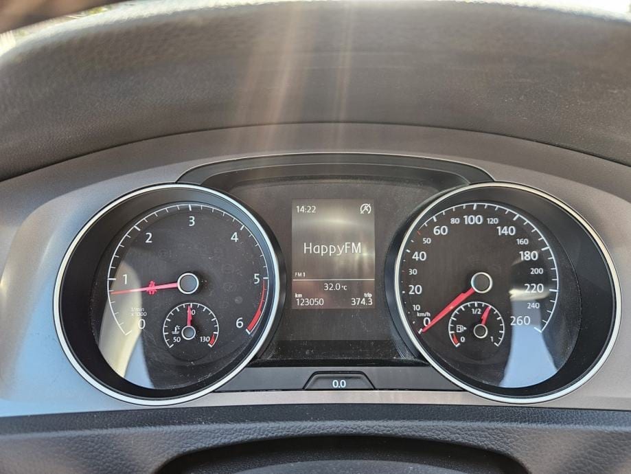 VW Golf 7 1,6 TDI LOUNGE,AUTOMATSKA KLIMA,PDC,GR.SJEDALA,MFV..., 2016 god. - 9
