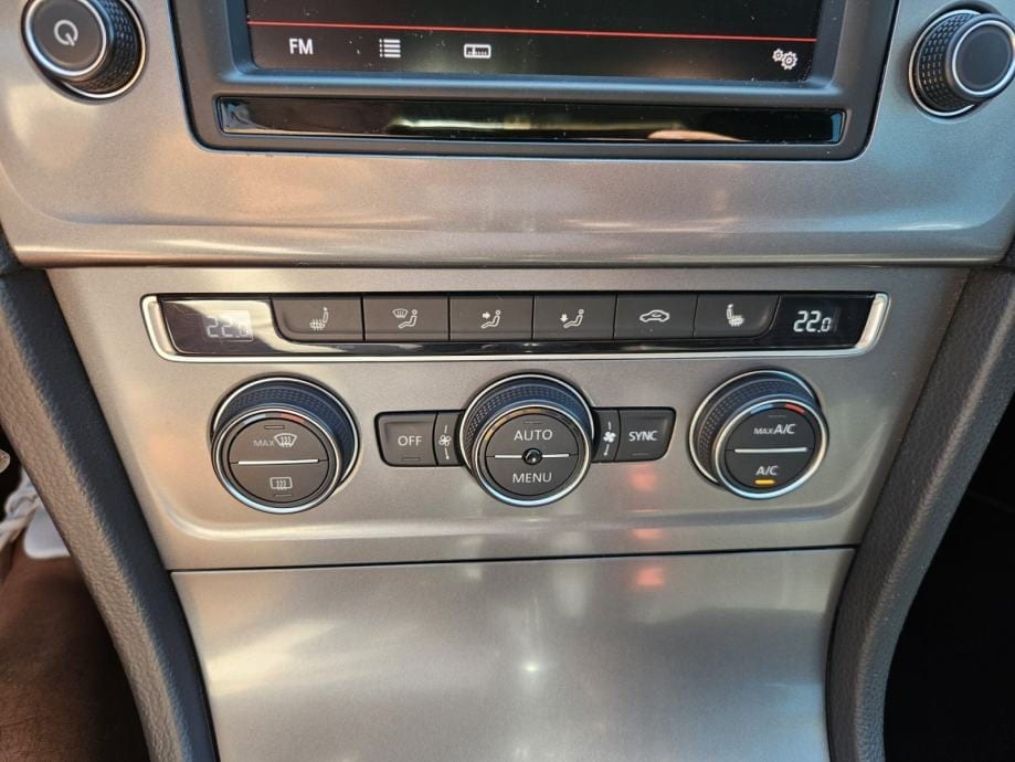 VW Golf 7 1,6 TDI LOUNGE,AUTOMATSKA KLIMA,PDC,GR.SJEDALA,MFV..., 2016 god. - 11