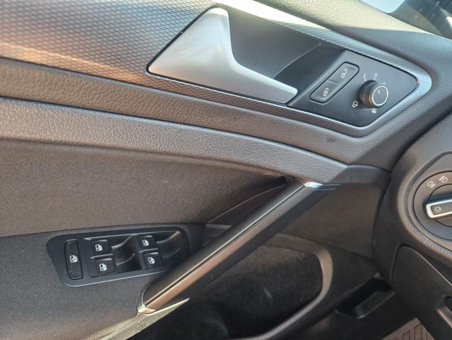 VW Golf 7 1,6 TDI LOUNGE,AUTOMATSKA KLIMA,PDC,GR.SJEDALA,MFV..., 2016 god. - 12
