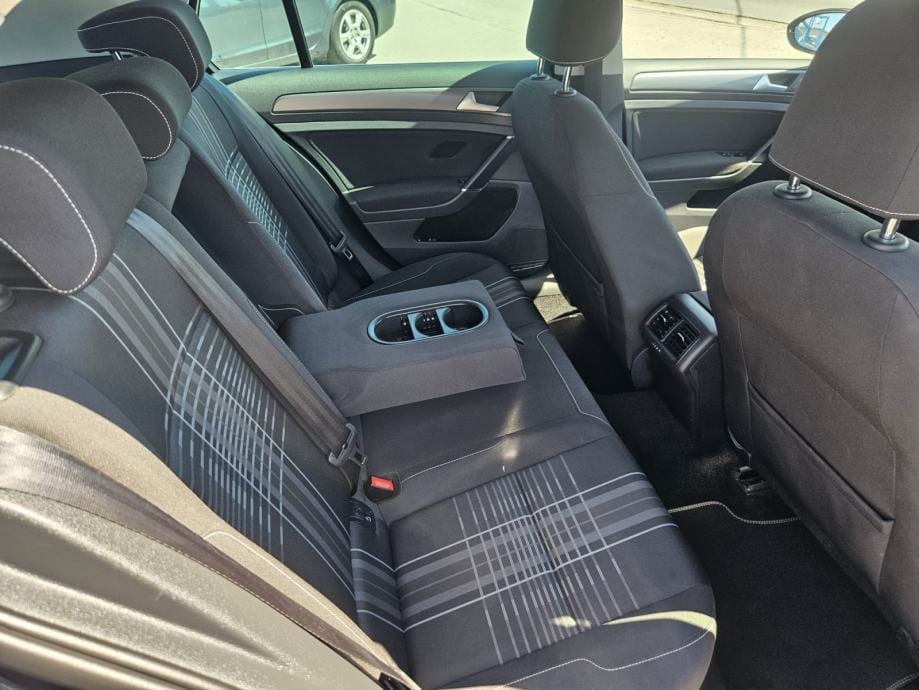 VW Golf 7 1,6 TDI LOUNGE,AUTOMATSKA KLIMA,PDC,GR.SJEDALA,MFV..., 2016 god. - 19