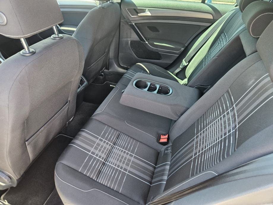 VW Golf 7 1,6 TDI LOUNGE,AUTOMATSKA KLIMA,PDC,GR.SJEDALA,MFV..., 2016 god. - 26