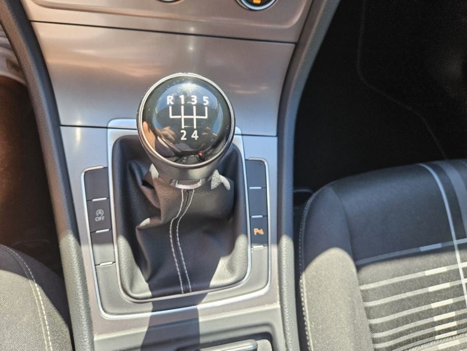 VW Golf 7 1,6 TDI LOUNGE,AUTOMATSKA KLIMA,PDC,GR.SJEDALA,MFV..., 2016 god. - 28