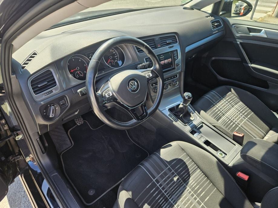 VW Golf 7 1,6 TDI LOUNGE,AUTOMATSKA KLIMA,PDC,GR.SJEDALA,MFV..., 2016 god. - 29