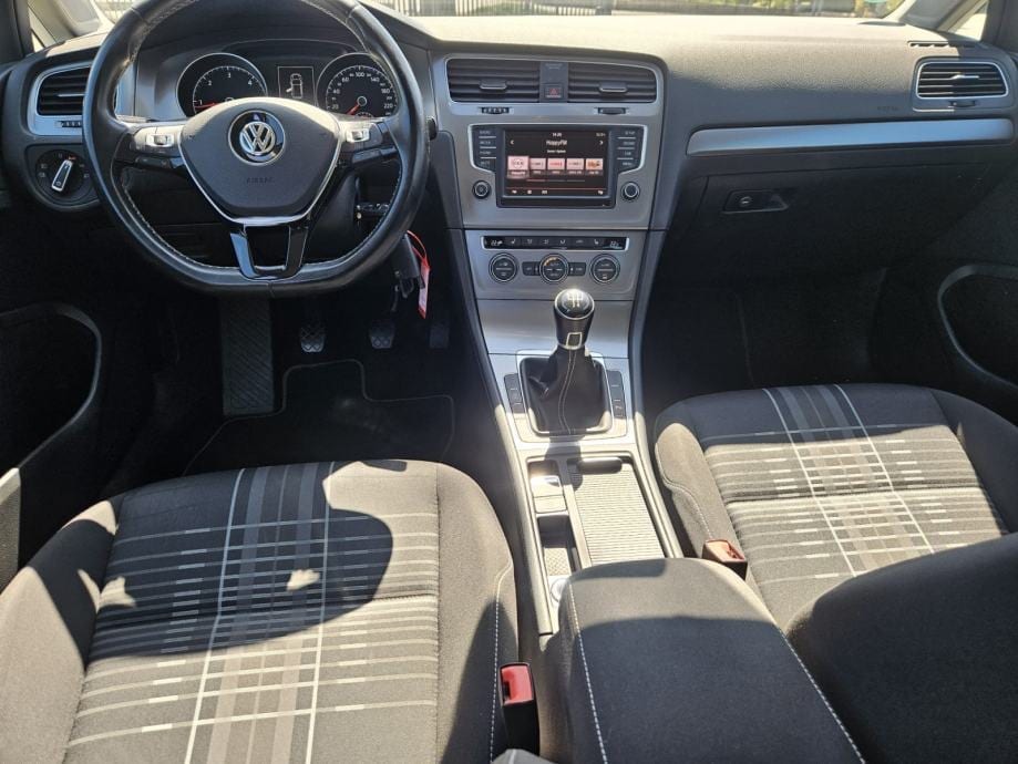 VW Golf 7 1,6 TDI LOUNGE,AUTOMATSKA KLIMA,PDC,GR.SJEDALA,MFV..., 2016 god. - 30