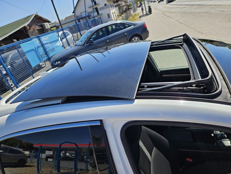 Honda Civic 1,0T VTEC,NAVIGACIJA,PDC,STRAŽNJA KAMERA,PANORAMA,ACC, 2018 god. - 11