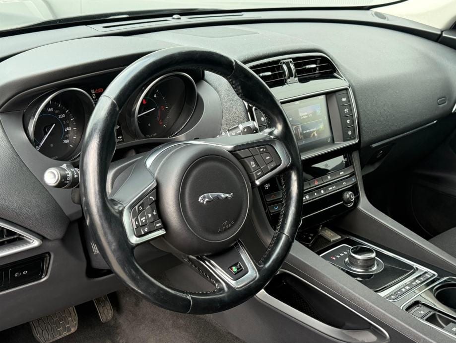 JAGUAR F-Pace 2.0 D☆R-SPORT☆AUTOMATIK☆4X4☆PDC☆XENON☆ALU☆ODLIČNO STANJE, 2016 god. - 12