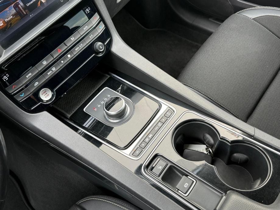 JAGUAR F-Pace 2.0 D☆R-SPORT☆AUTOMATIK☆4X4☆PDC☆XENON☆ALU☆ODLIČNO STANJE, 2016 god. - 17