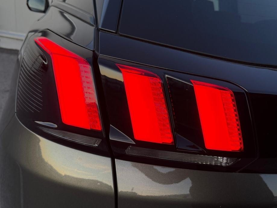 PEUGEOT 3008 1,5 HDI☆ALLURE☆PANORAMA☆VIRTUAL COCKPIT☆AMBIENT LIGHT☆, 2018 god. - 10